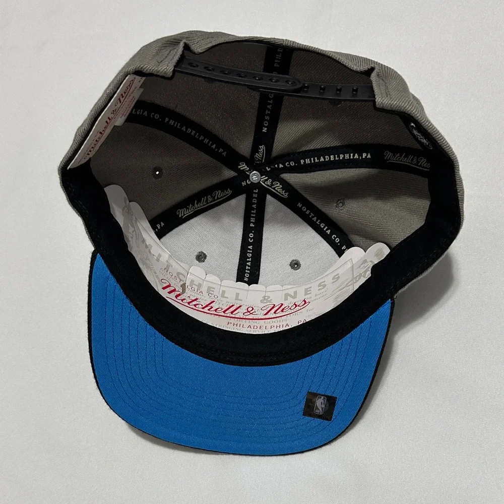 Mitchell & Ness Brooklyn New York Gray and Black Snapback Cap Basketball